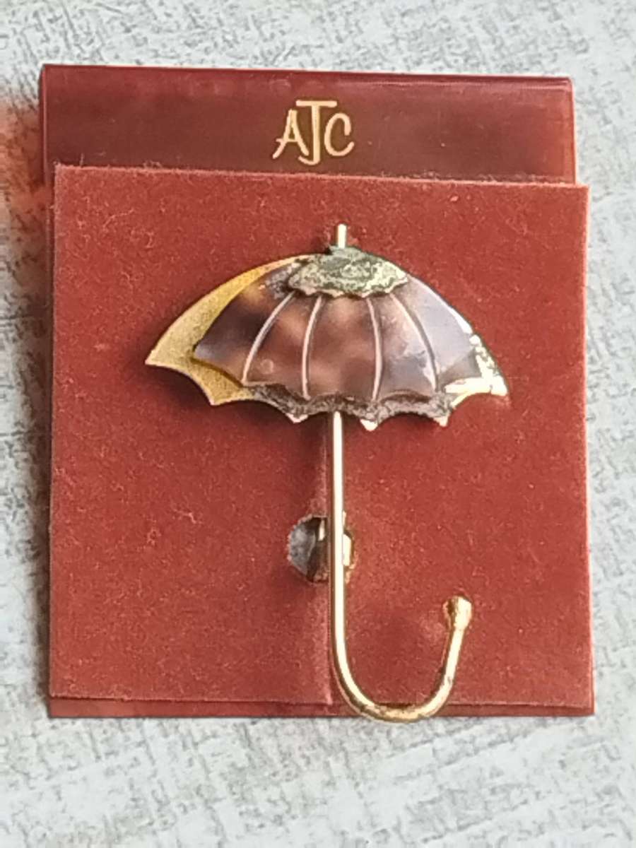 STUNNING LADIES VINTAGE UMBRELLA GOLD PLATED BROOCH
