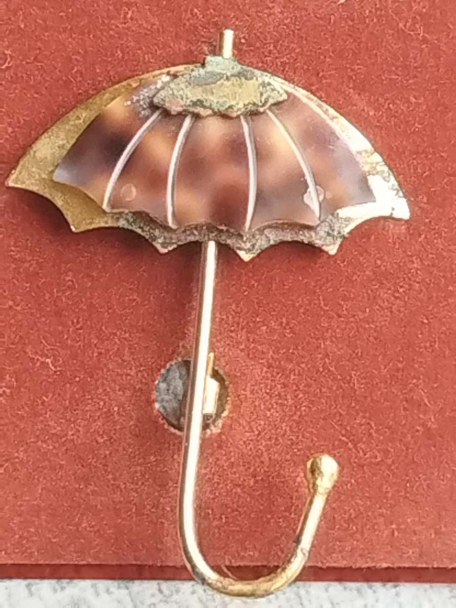 STUNNING LADIES VINTAGE UMBRELLA GOLD PLATED BROOCH