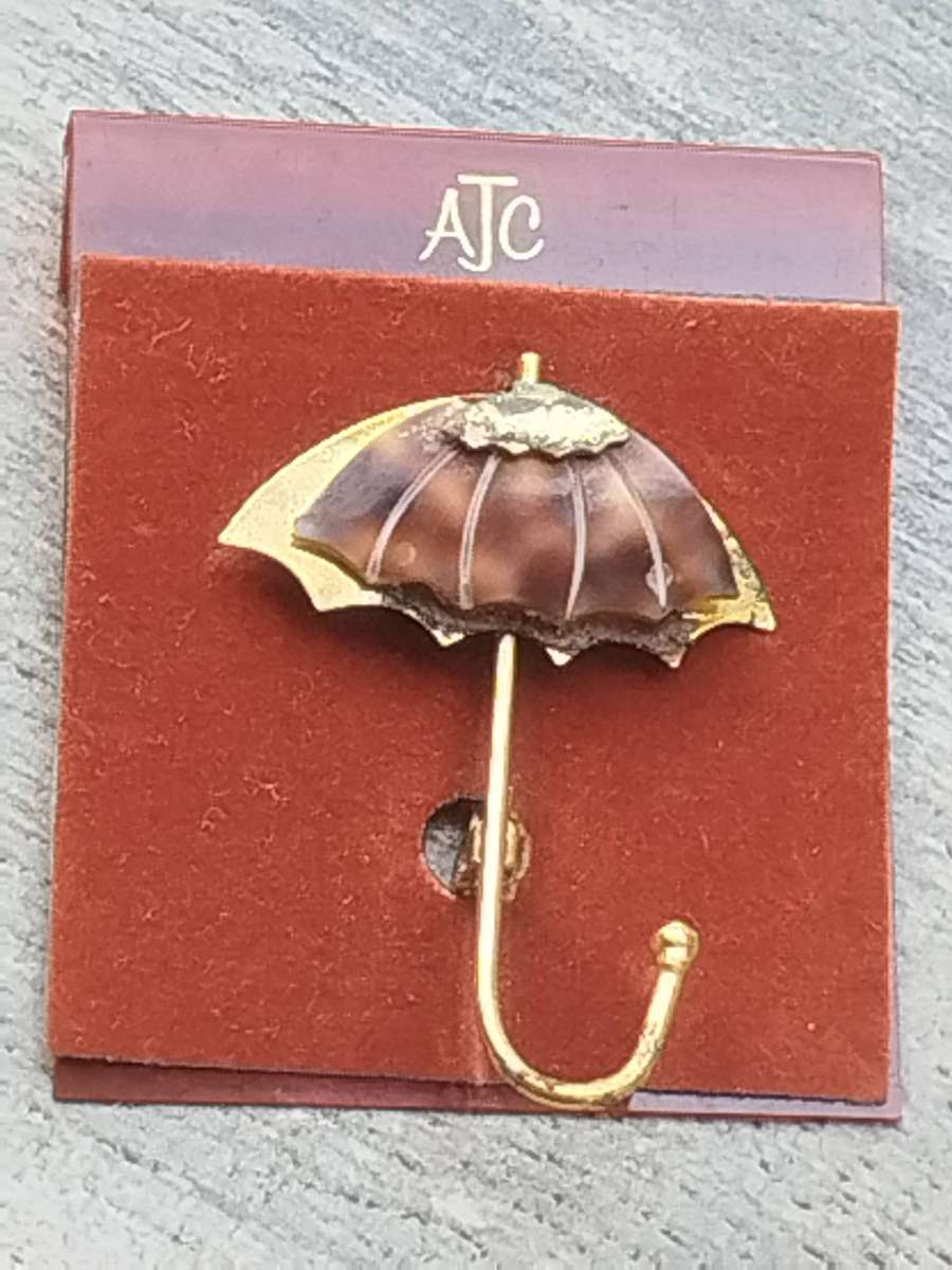 STUNNING LADIES VINTAGE UMBRELLA GOLD PLATED BROOCH