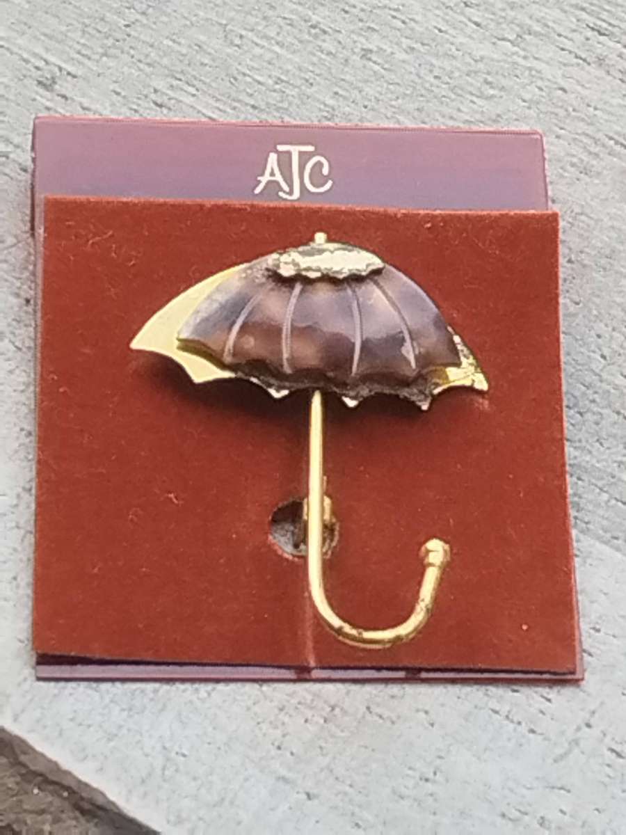 STUNNING LADIES VINTAGE UMBRELLA GOLD PLATED BROOCH