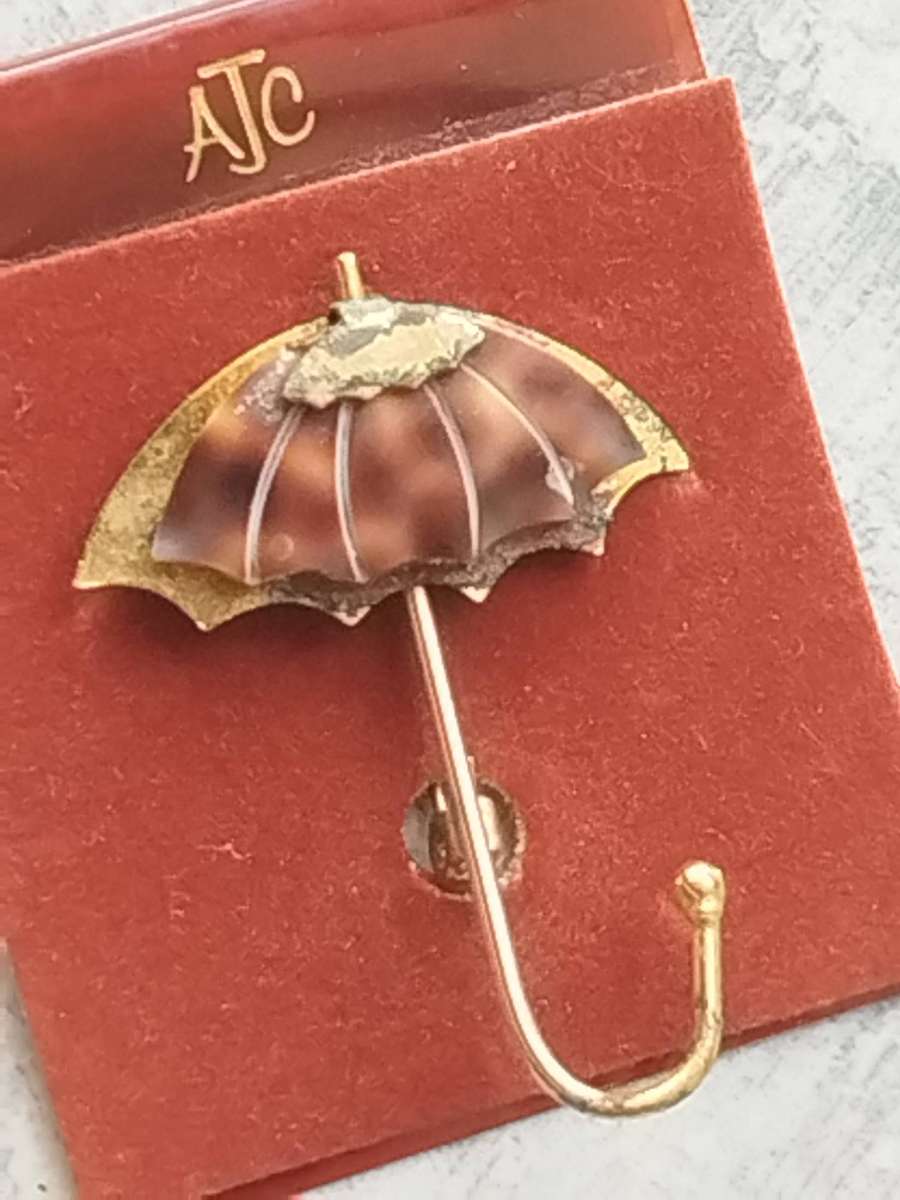 STUNNING LADIES VINTAGE UMBRELLA GOLD PLATED BROOCH