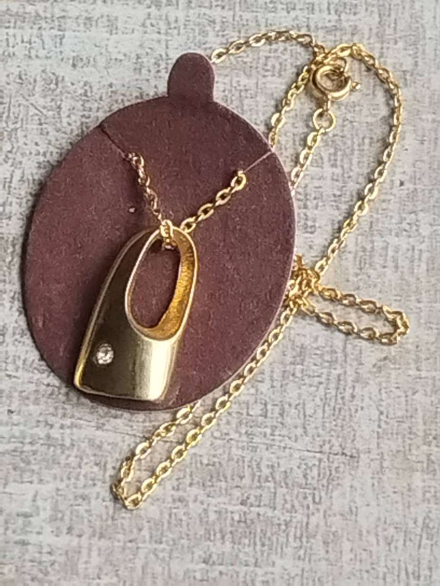 LADIES ELEGANT GOLD PLATED CHAIN AND PENDANT SET TRULY STUNNING - LAST 1 LEFT