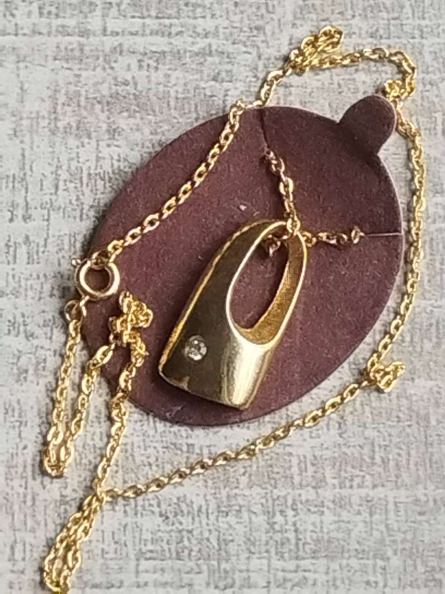 LADIES ELEGANT GOLD PLATED CHAIN AND PENDANT SET TRULY STUNNING - LAST 1 LEFT