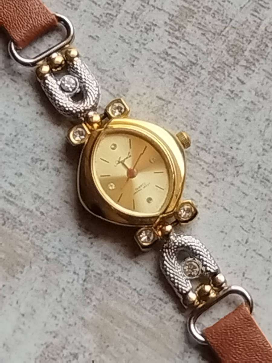 LADIES ELEGANT ANGELA WATCH IN EXCELLENT WORKING CONDITION