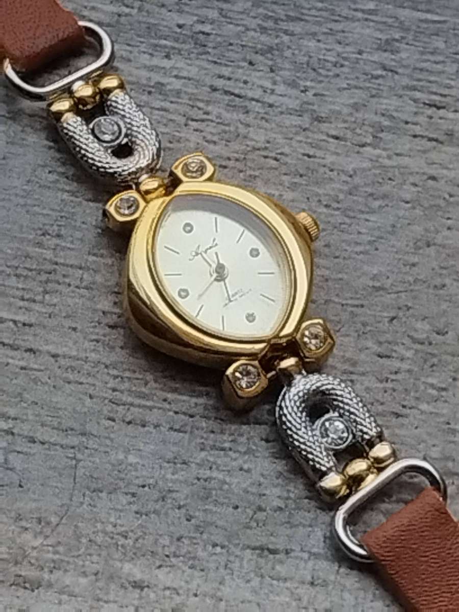 LADIES ELEGANT ANGELA WATCH IN EXCELLENT WORKING CONDITION