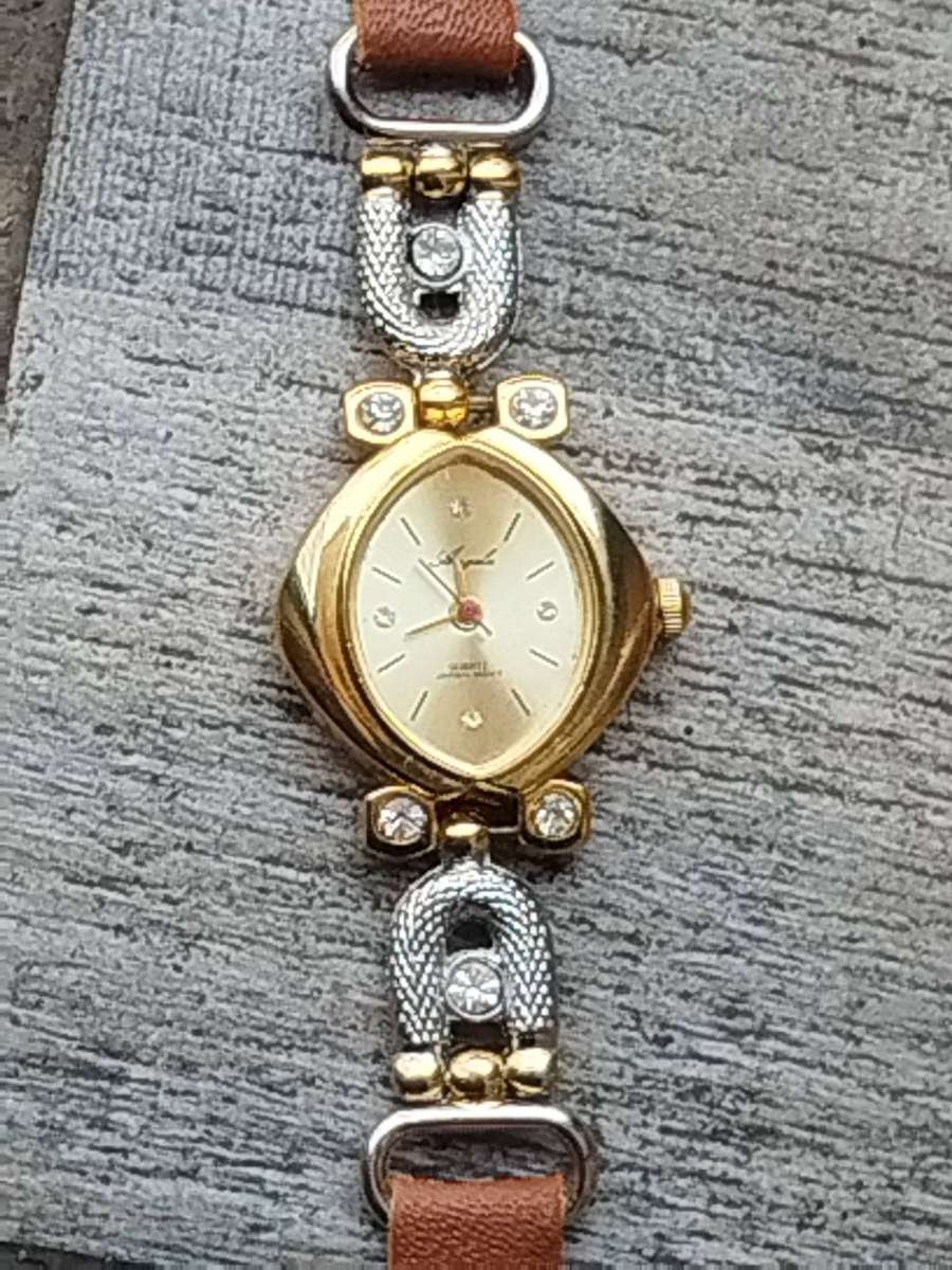 LADIES ELEGANT ANGELA WATCH IN EXCELLENT WORKING CONDITION