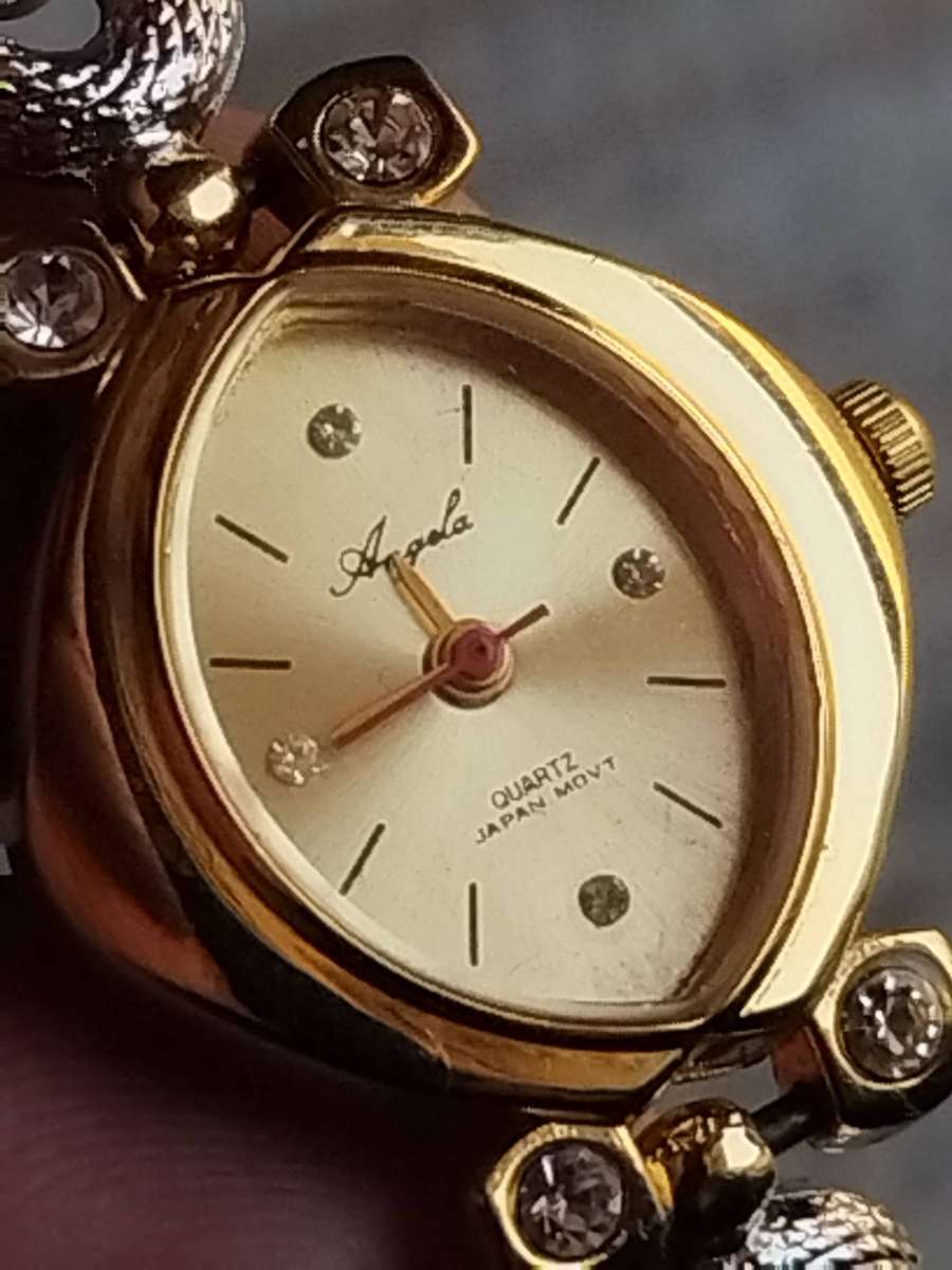 LADIES ELEGANT ANGELA WATCH IN EXCELLENT WORKING CONDITION