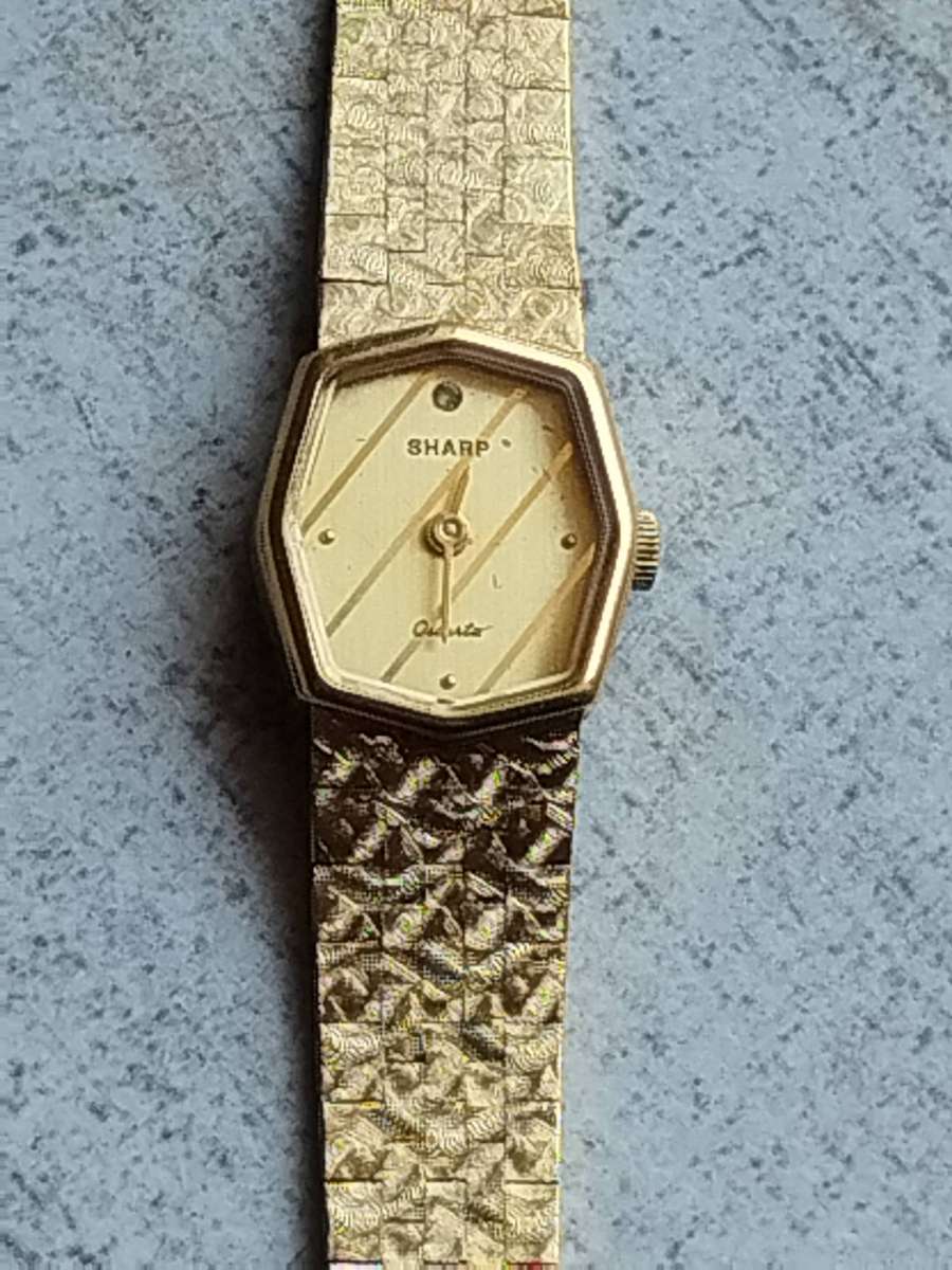 LADIES VINTAGE GOLD SHARP WATCH IN EXCELLENT WORKING CONDITION