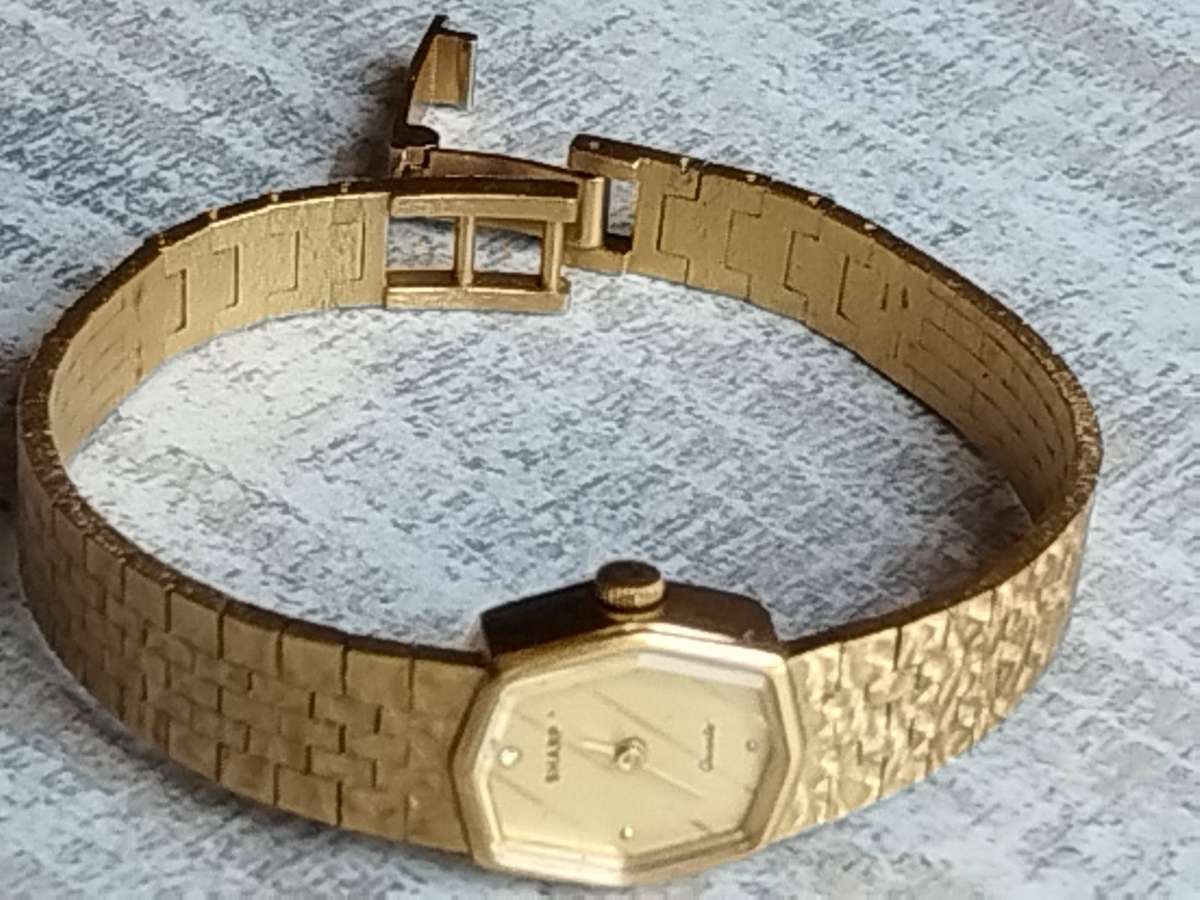LADIES VINTAGE GOLD SHARP WATCH IN EXCELLENT WORKING CONDITION