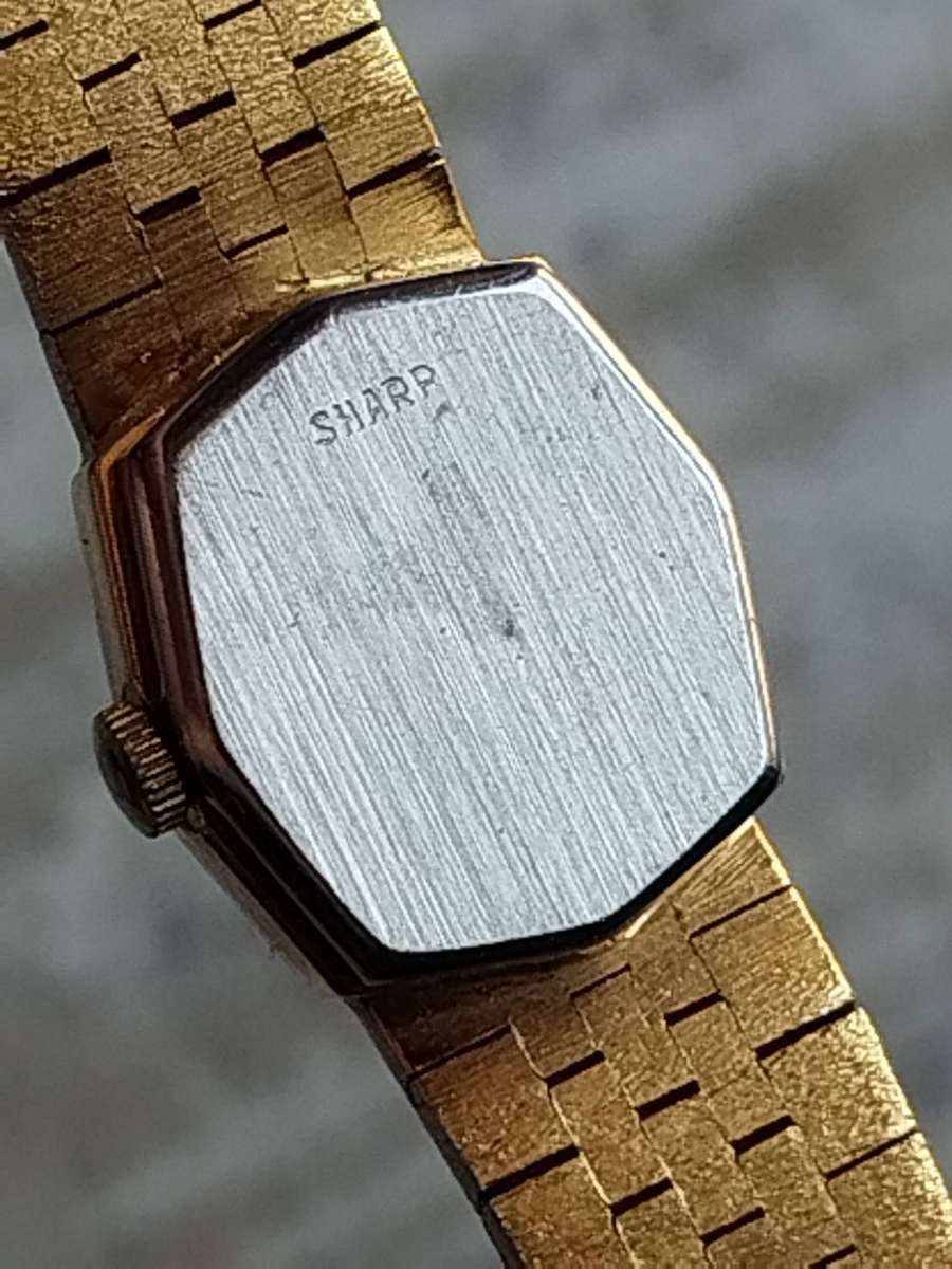 LADIES VINTAGE GOLD SHARP WATCH IN EXCELLENT WORKING CONDITION