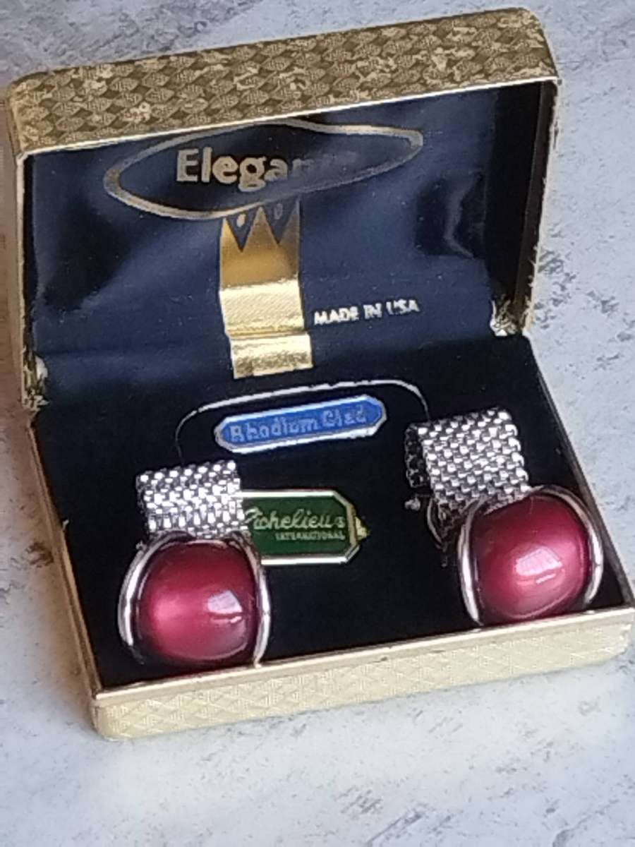 MENS VINTAGE RHODIUM CLAD CUFFLINKS IN ORIGINAL DISPLAY BOX