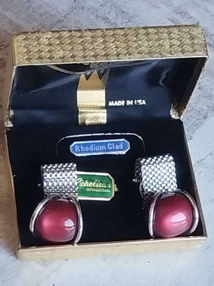 MENS VINTAGE RHODIUM CLAD CUFFLINKS IN ORIGINAL DISPLAY BOX