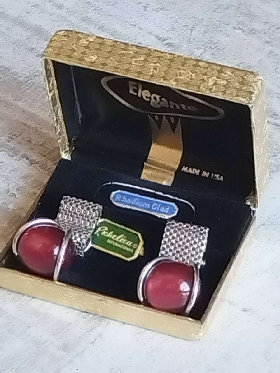 MENS VINTAGE RHODIUM CLAD CUFFLINKS IN ORIGINAL DISPLAY BOX