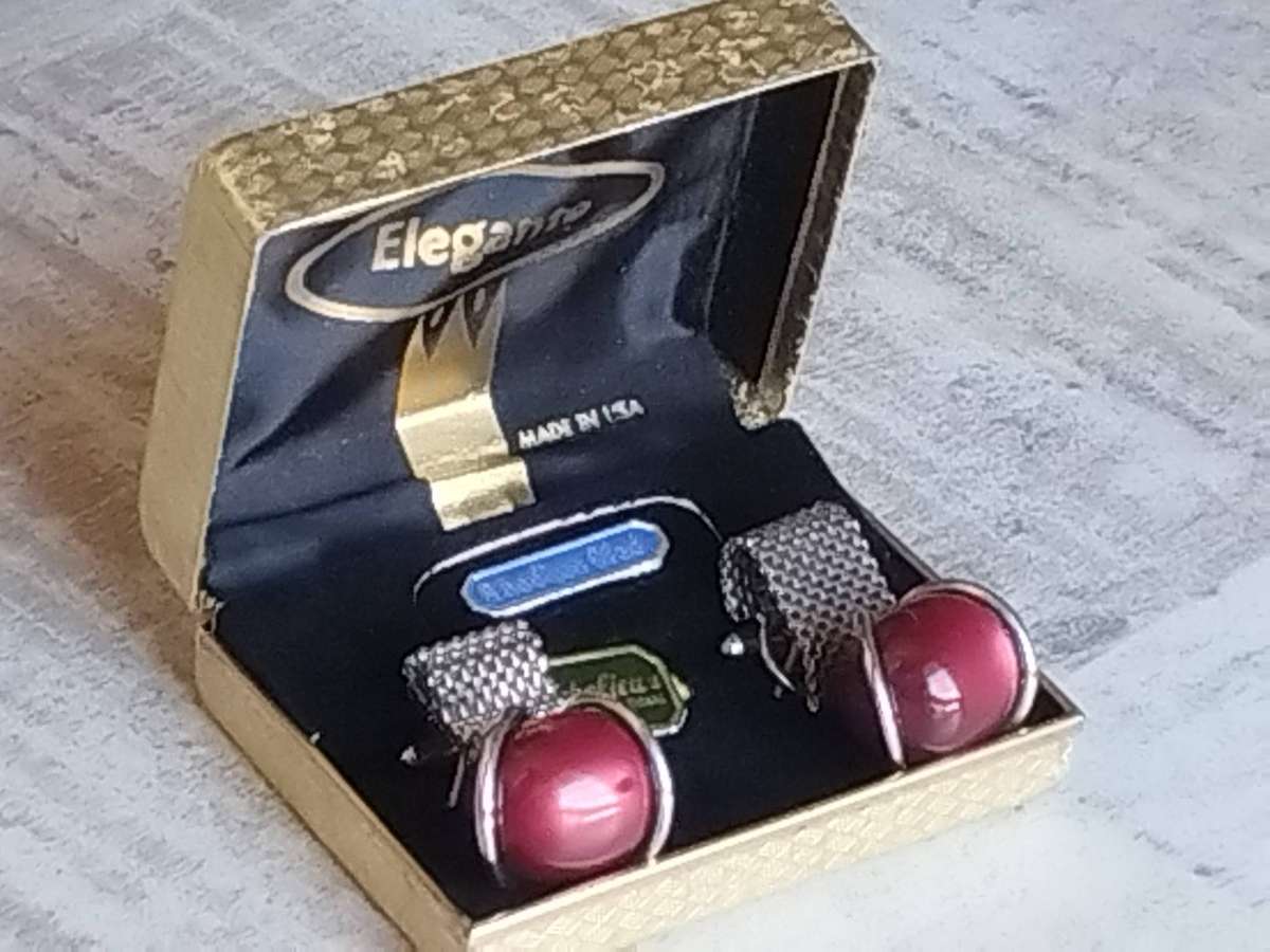 MENS VINTAGE RHODIUM CLAD CUFFLINKS IN ORIGINAL DISPLAY BOX