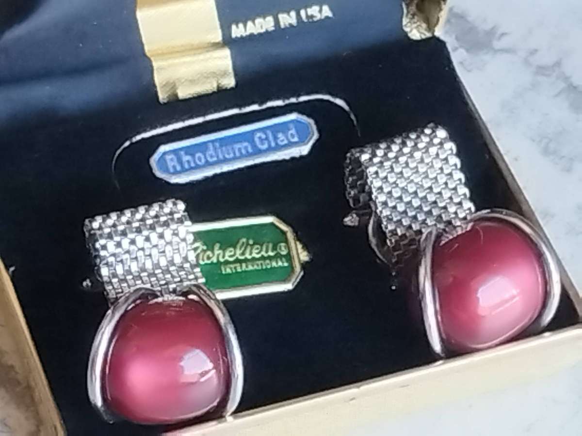 MENS VINTAGE RHODIUM CLAD CUFFLINKS IN ORIGINAL DISPLAY BOX