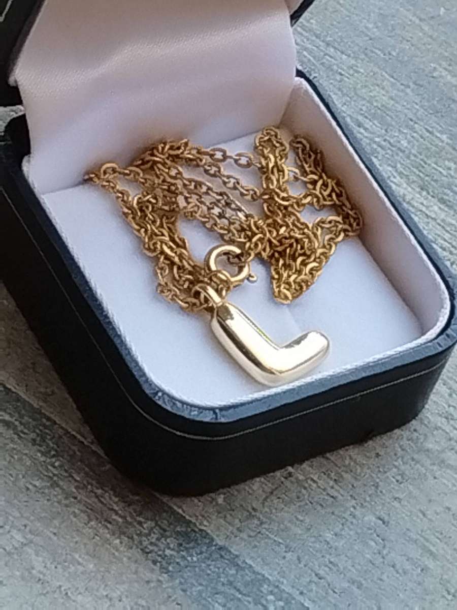 LADIES GOLD PLATED CHAIN WITH LETTER "L" PENDANT IN DISPLAY BOX
