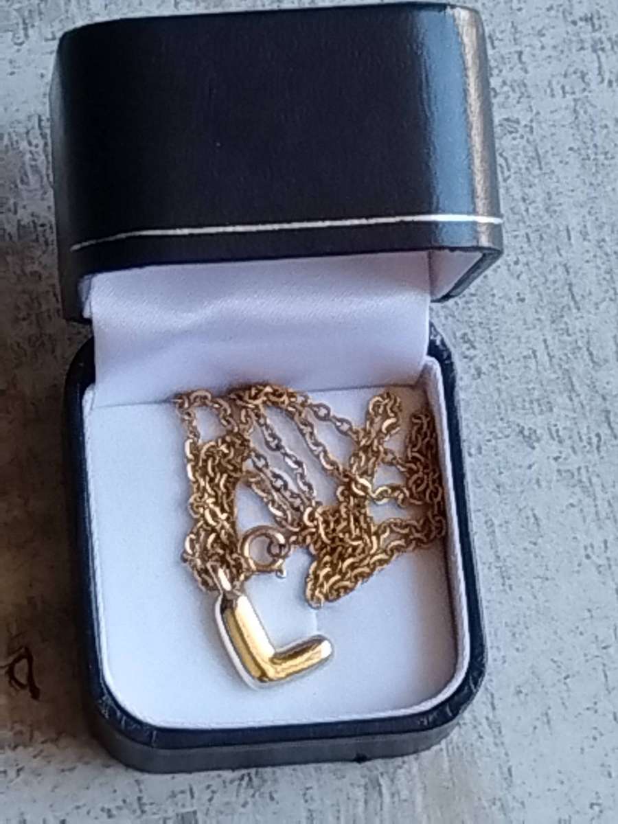 LADIES GOLD PLATED CHAIN WITH LETTER "L" PENDANT IN DISPLAY BOX
