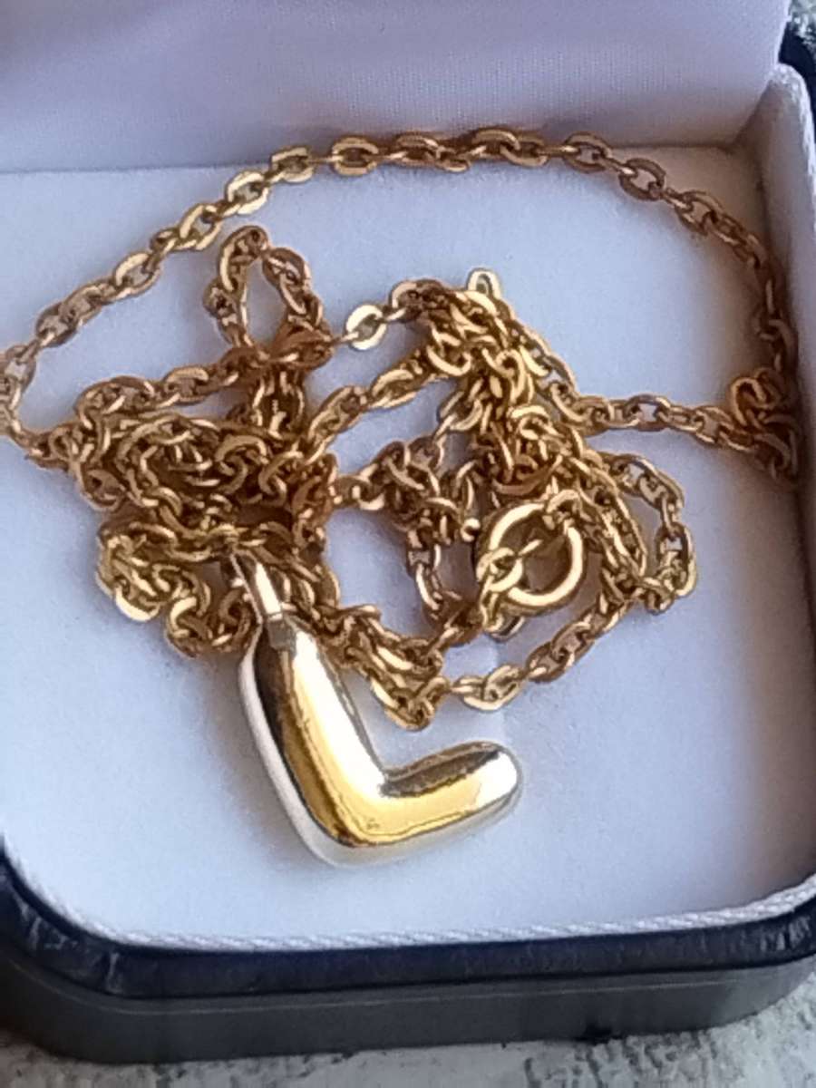 LADIES GOLD PLATED CHAIN WITH LETTER "L" PENDANT IN DISPLAY BOX