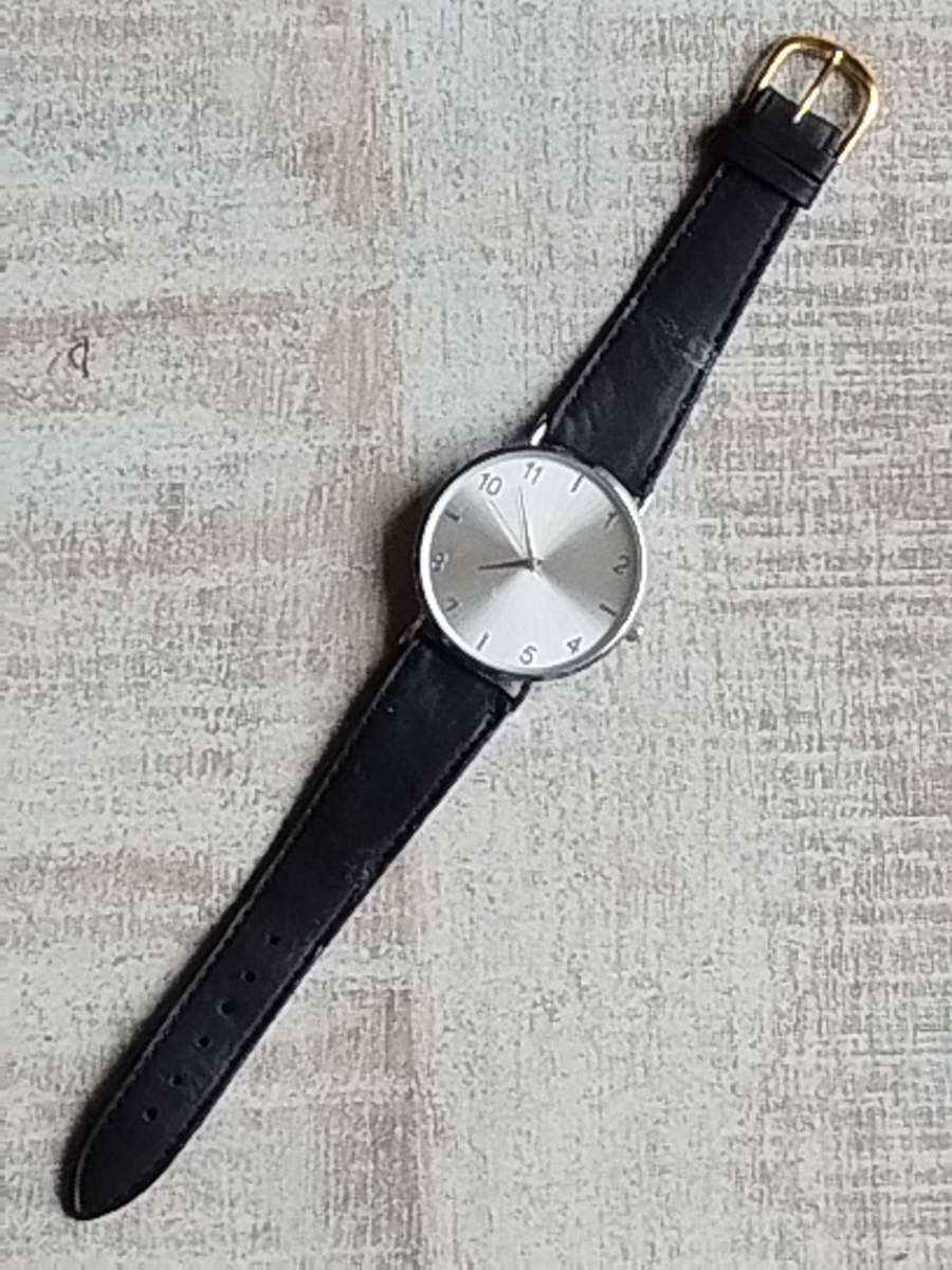 MENS CLASSIC DRESS WATCH WITH 40MM DIAL IN EXCELLENT WORKING CONDITION