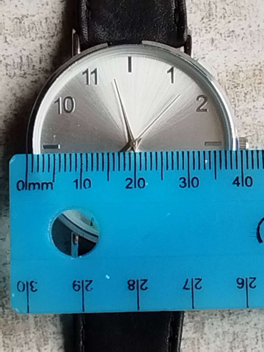 MENS CLASSIC DRESS WATCH WITH 40MM DIAL IN EXCELLENT WORKING CONDITION