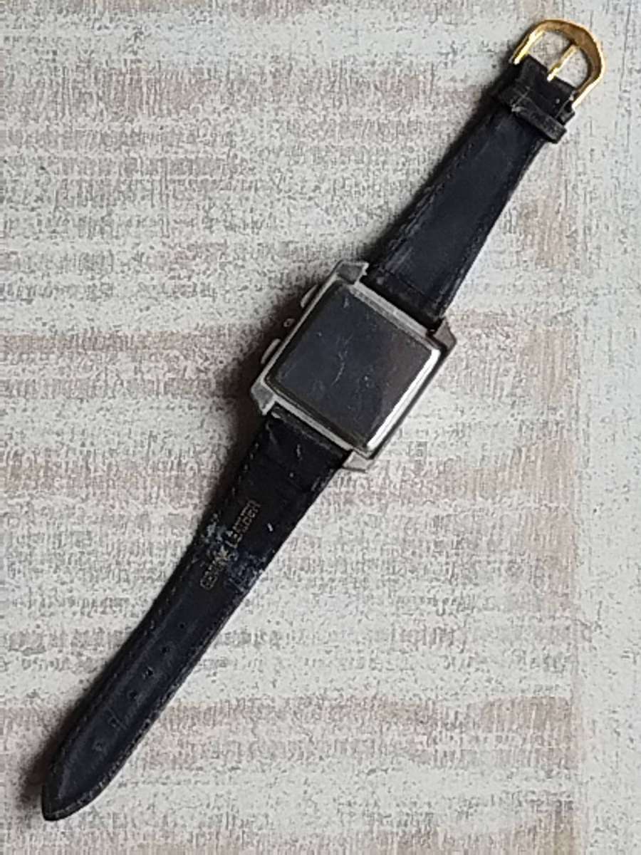 MENS FASHION WATCH WITH GENUINE LEATHER STRAP IN EXCELLENT WORKING CONDITION