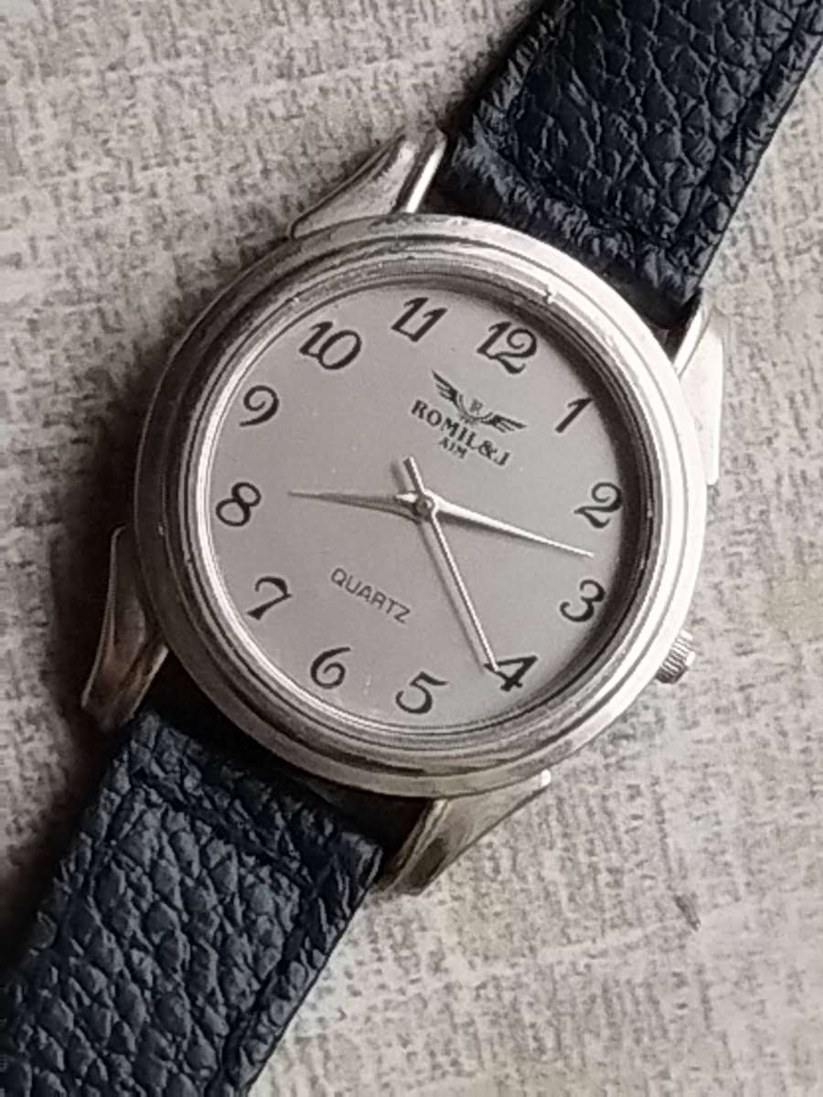 MENS VINTAGE ROMIL & J WATCH IN EXCELLENT WORKING CONDITION