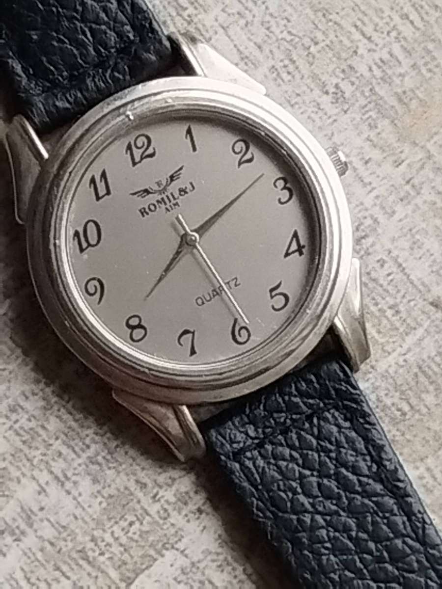 MENS VINTAGE ROMIL & J WATCH IN EXCELLENT WORKING CONDITION