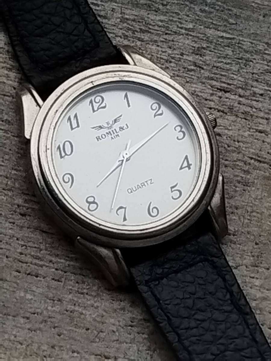 MENS VINTAGE ROMIL & J WATCH IN EXCELLENT WORKING CONDITION