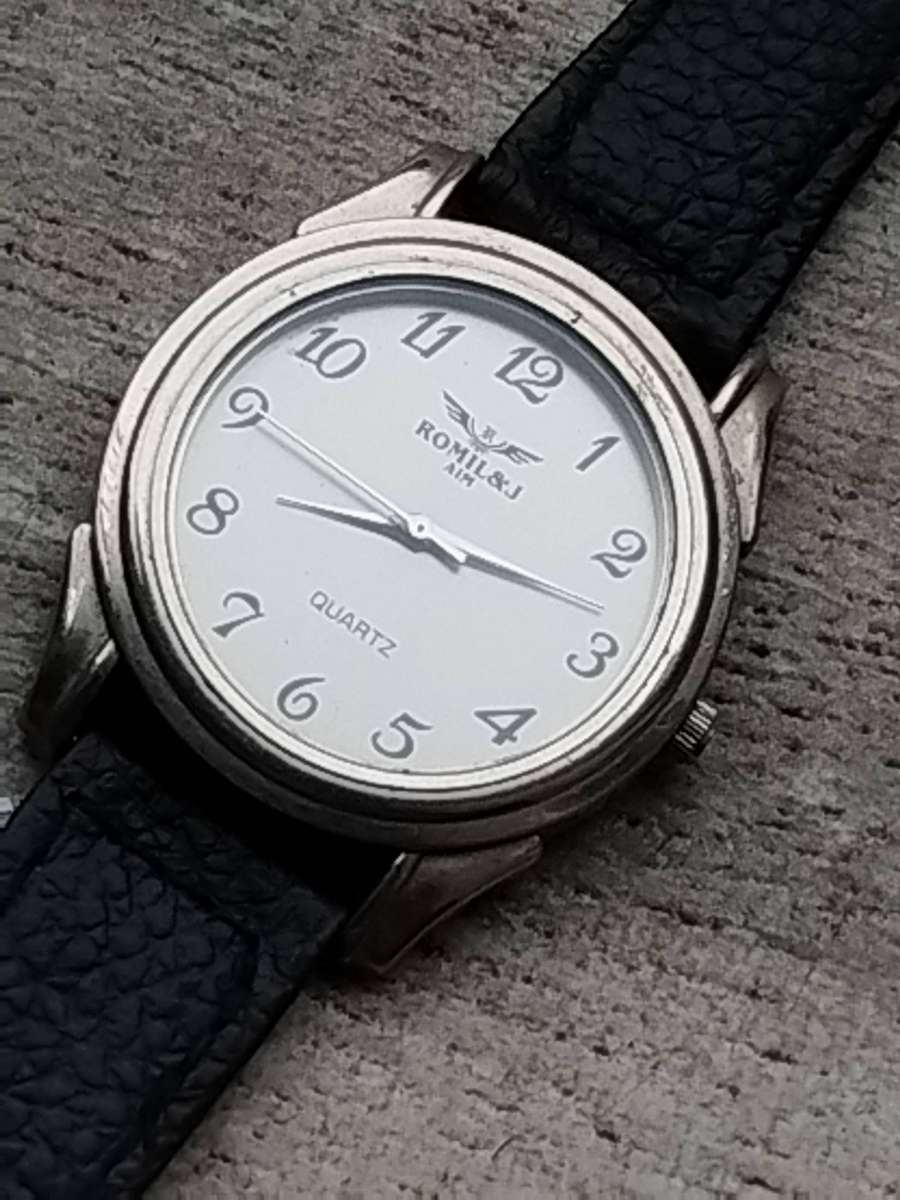 MENS VINTAGE ROMIL & J WATCH IN EXCELLENT WORKING CONDITION