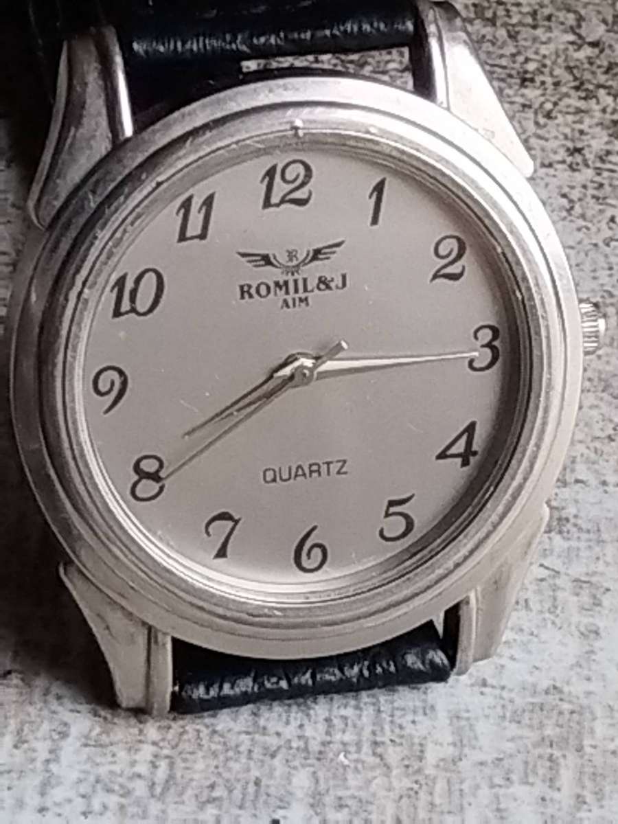 MENS VINTAGE ROMIL & J WATCH IN EXCELLENT WORKING CONDITION