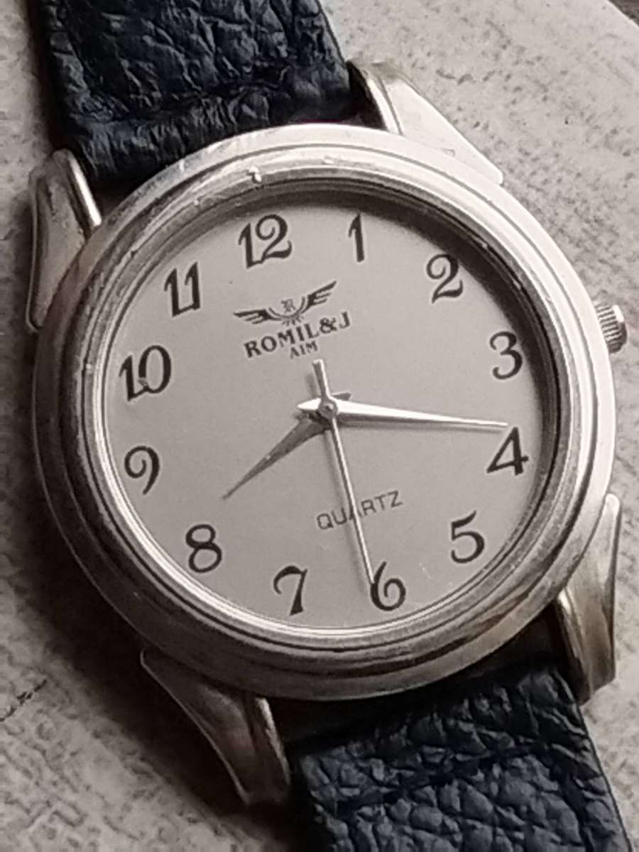 MENS VINTAGE ROMIL & J WATCH IN EXCELLENT WORKING CONDITION