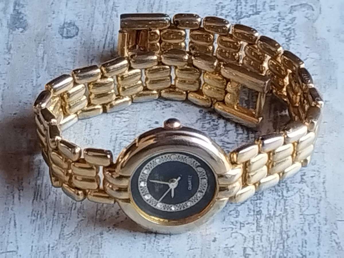 LADIES WESTAR GOLD WATCH IN EXCELLENT WORKING CONDITION