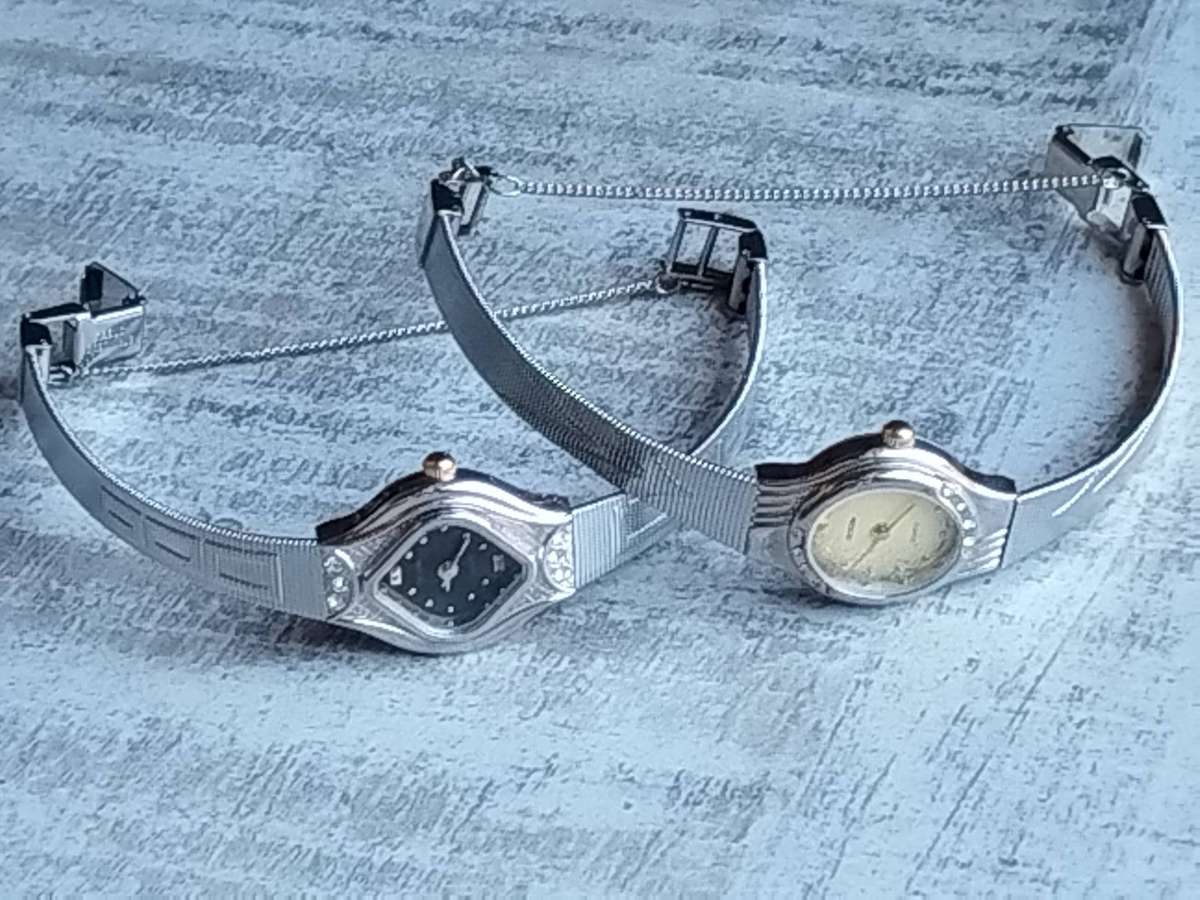 LADIES STAINLESS STEEL WATCH SET BOTH IN EXCELLENT WORKING CONDITION - BIDDING FOR BOTH WATCHES