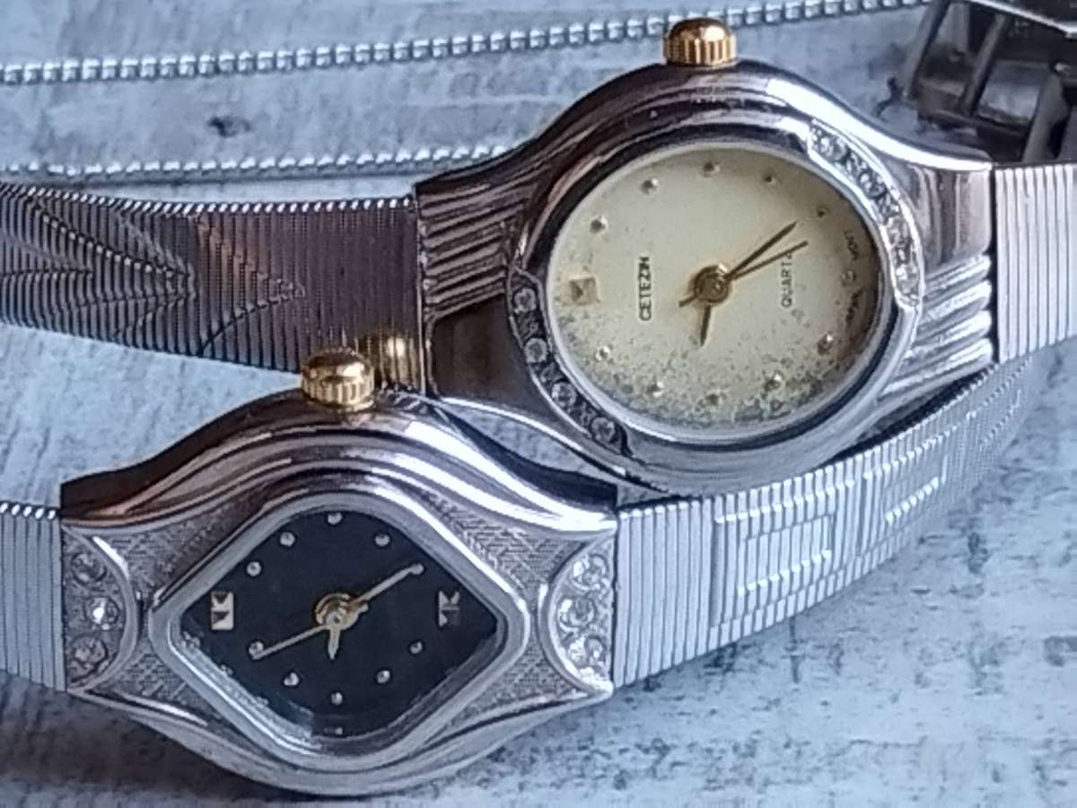 LADIES STAINLESS STEEL WATCH SET BOTH IN EXCELLENT WORKING CONDITION - BIDDING FOR BOTH WATCHES