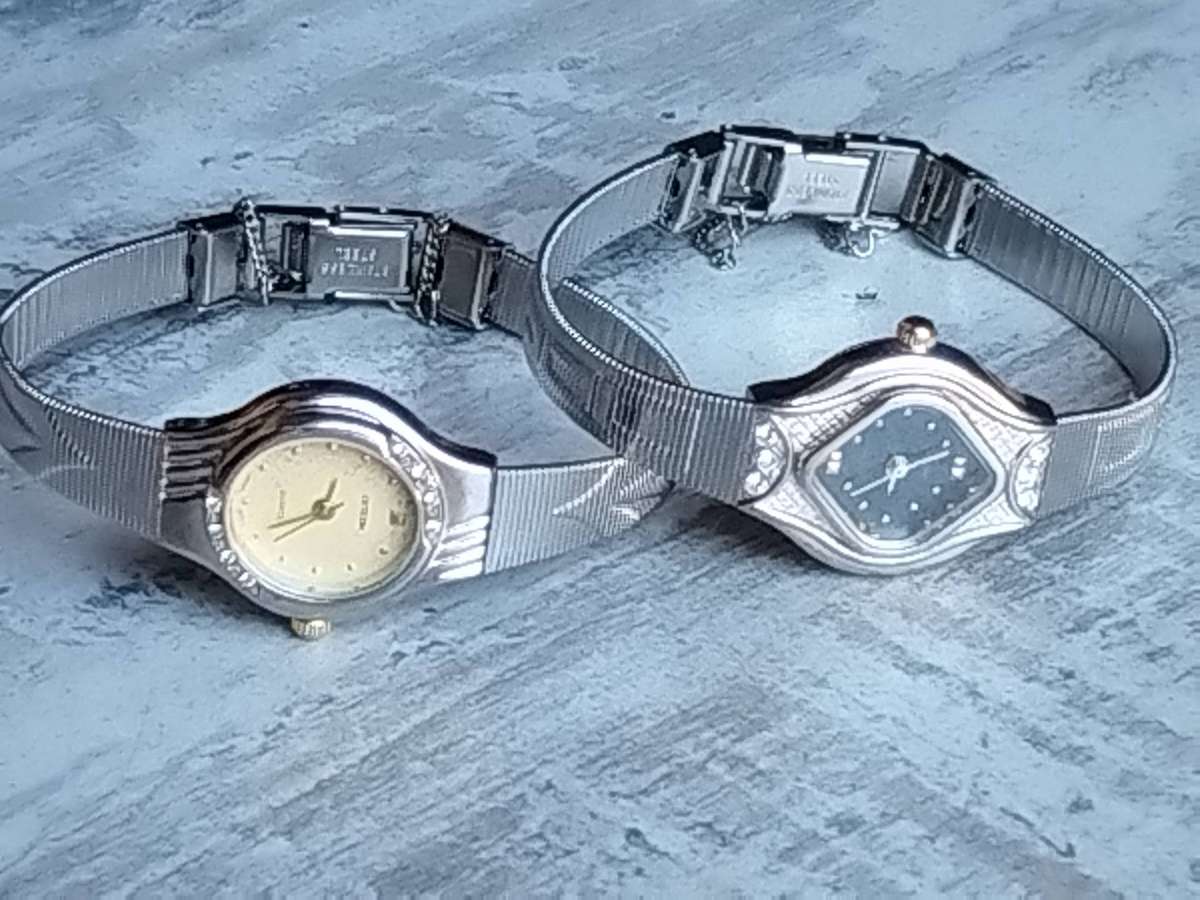LADIES STAINLESS STEEL WATCH SET BOTH IN EXCELLENT WORKING CONDITION - BIDDING FOR BOTH WATCHES