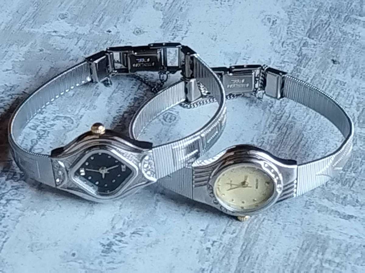 LADIES STAINLESS STEEL WATCH SET BOTH IN EXCELLENT WORKING CONDITION - BIDDING FOR BOTH WATCHES