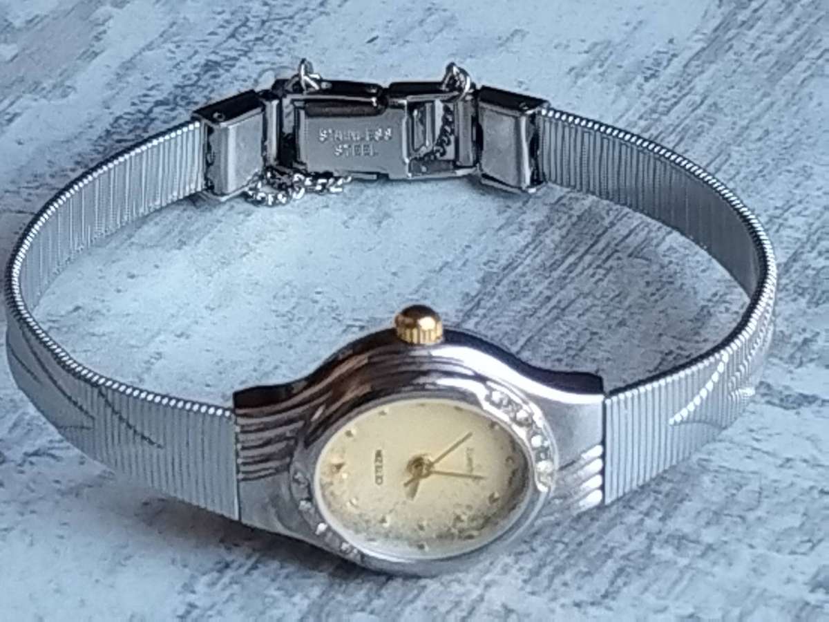 LADIES STAINLESS STEEL WATCH SET BOTH IN EXCELLENT WORKING CONDITION - BIDDING FOR BOTH WATCHES