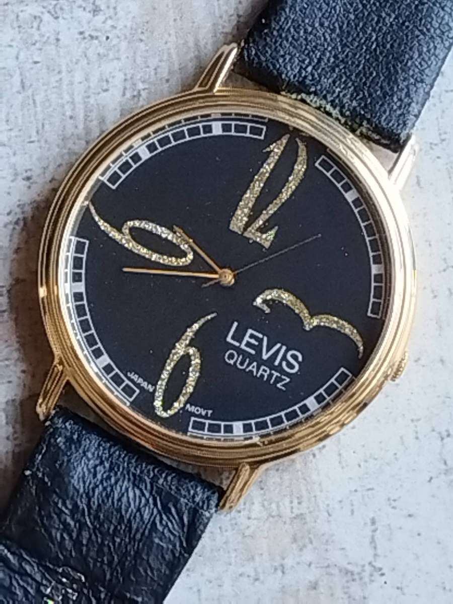 LADIES LEVIS GOLD WATCH IN EXCELLENT WORKING CONDITION