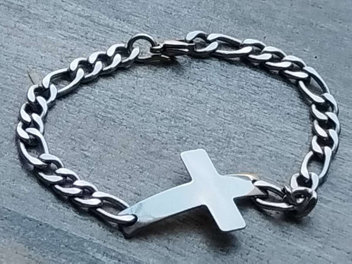 MENS STAINLESS STEEL CROSS BRACELET 7MM WIDE