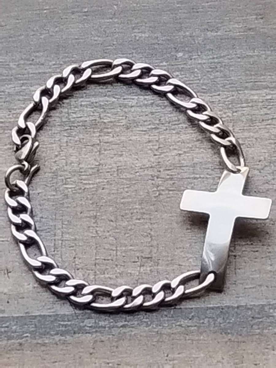 MENS STAINLESS STEEL CROSS BRACELET 7MM WIDE
