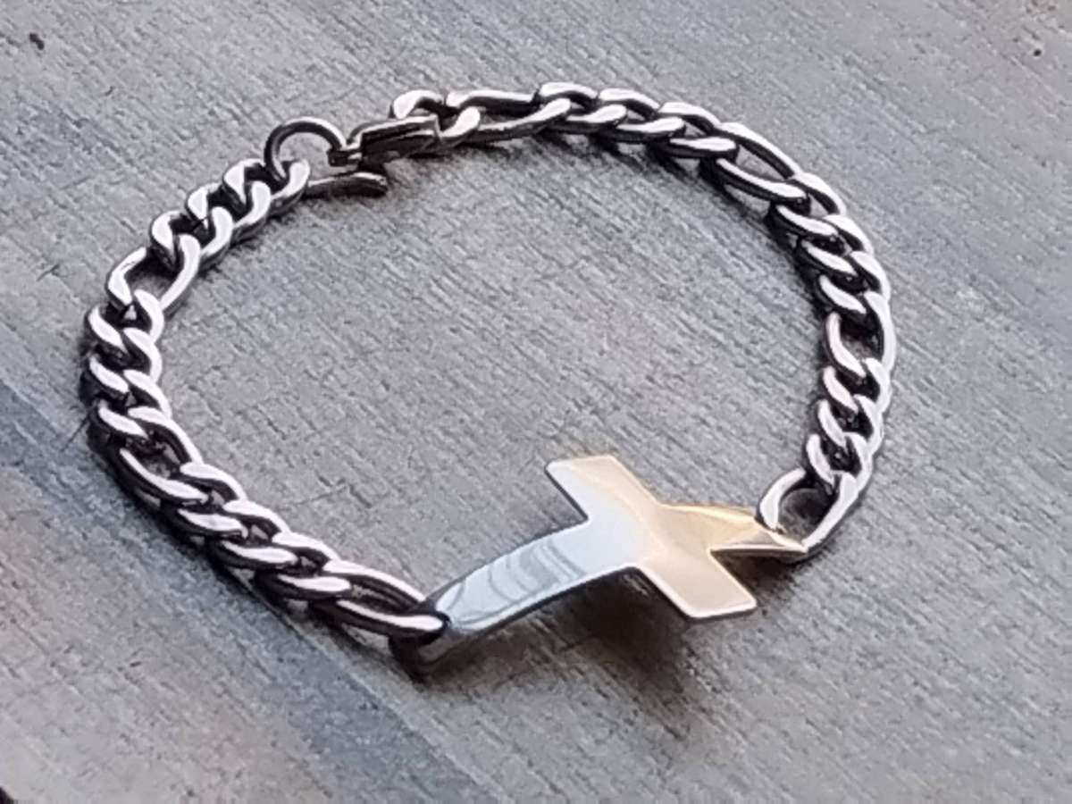 MENS STAINLESS STEEL CROSS BRACELET 7MM WIDE