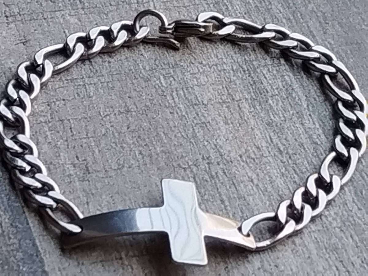 MENS STAINLESS STEEL CROSS BRACELET 7MM WIDE
