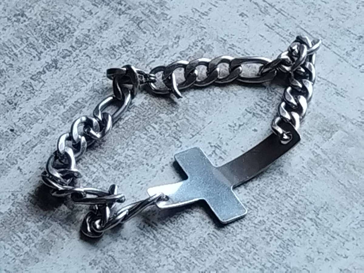 MENS STAINLESS STEEL CROSS BRACELET 7MM WIDE