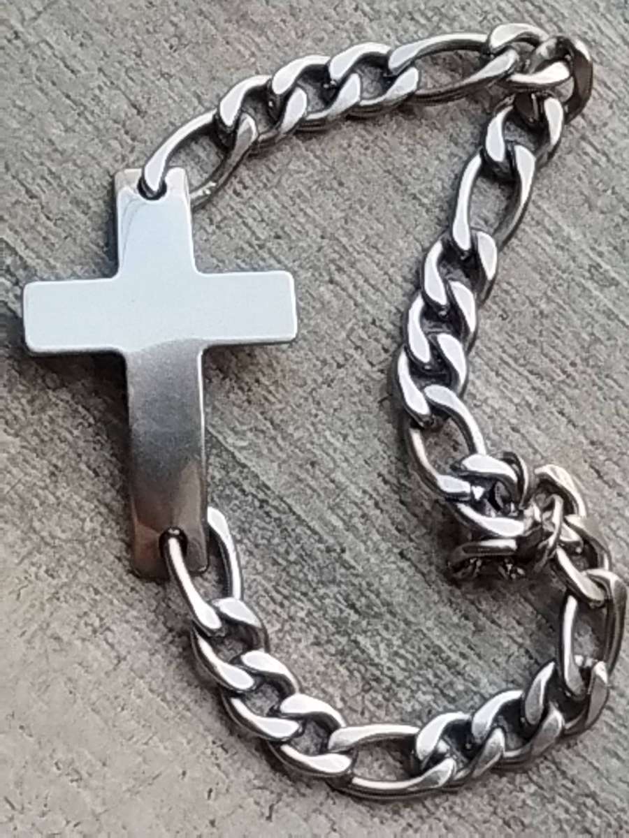 MENS STAINLESS STEEL CROSS BRACELET 7MM WIDE