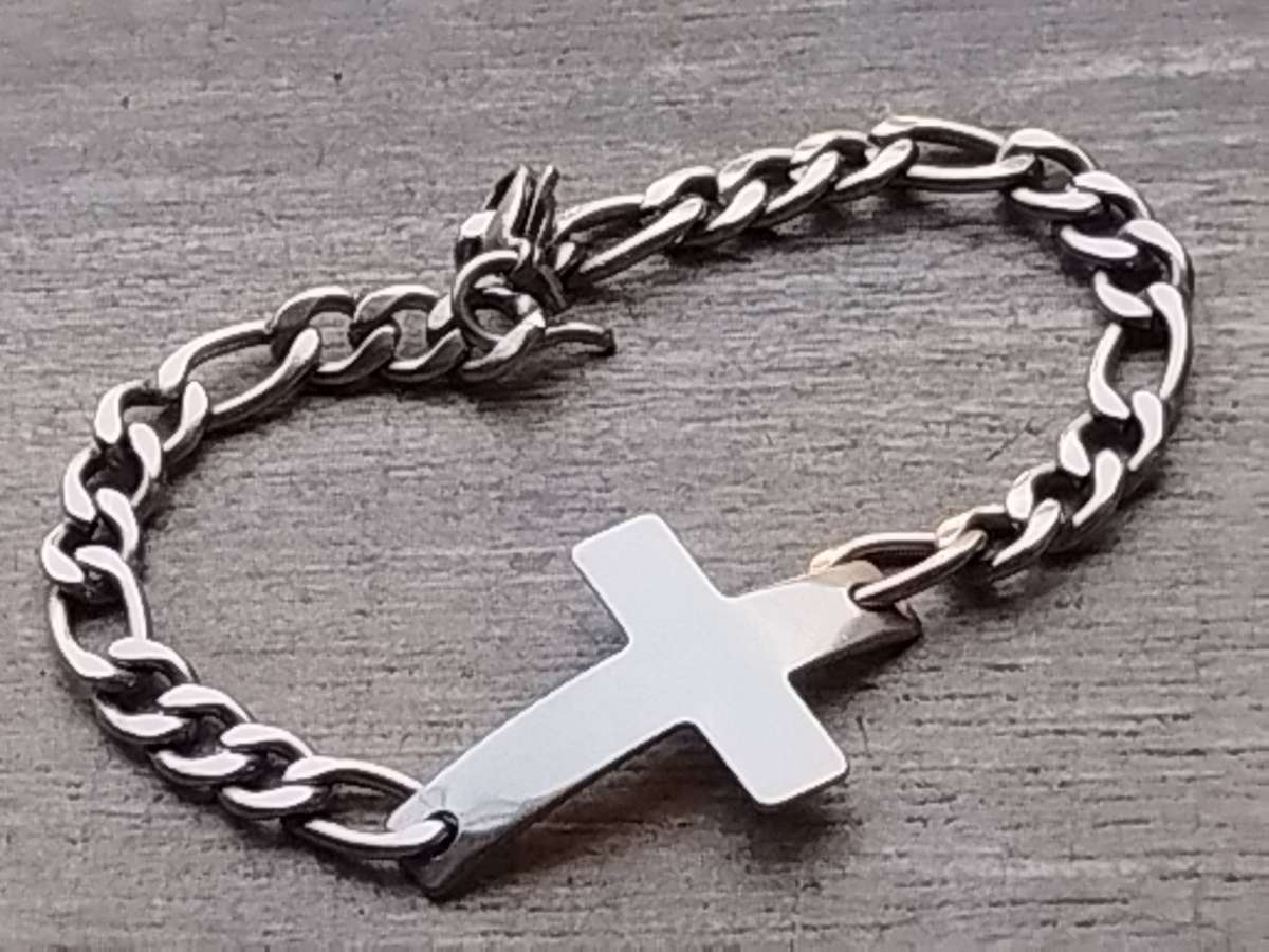 MENS STAINLESS STEEL CROSS BRACELET 7MM WIDE