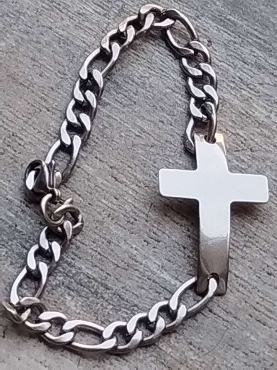 MENS STAINLESS STEEL CROSS BRACELET 7MM WIDE