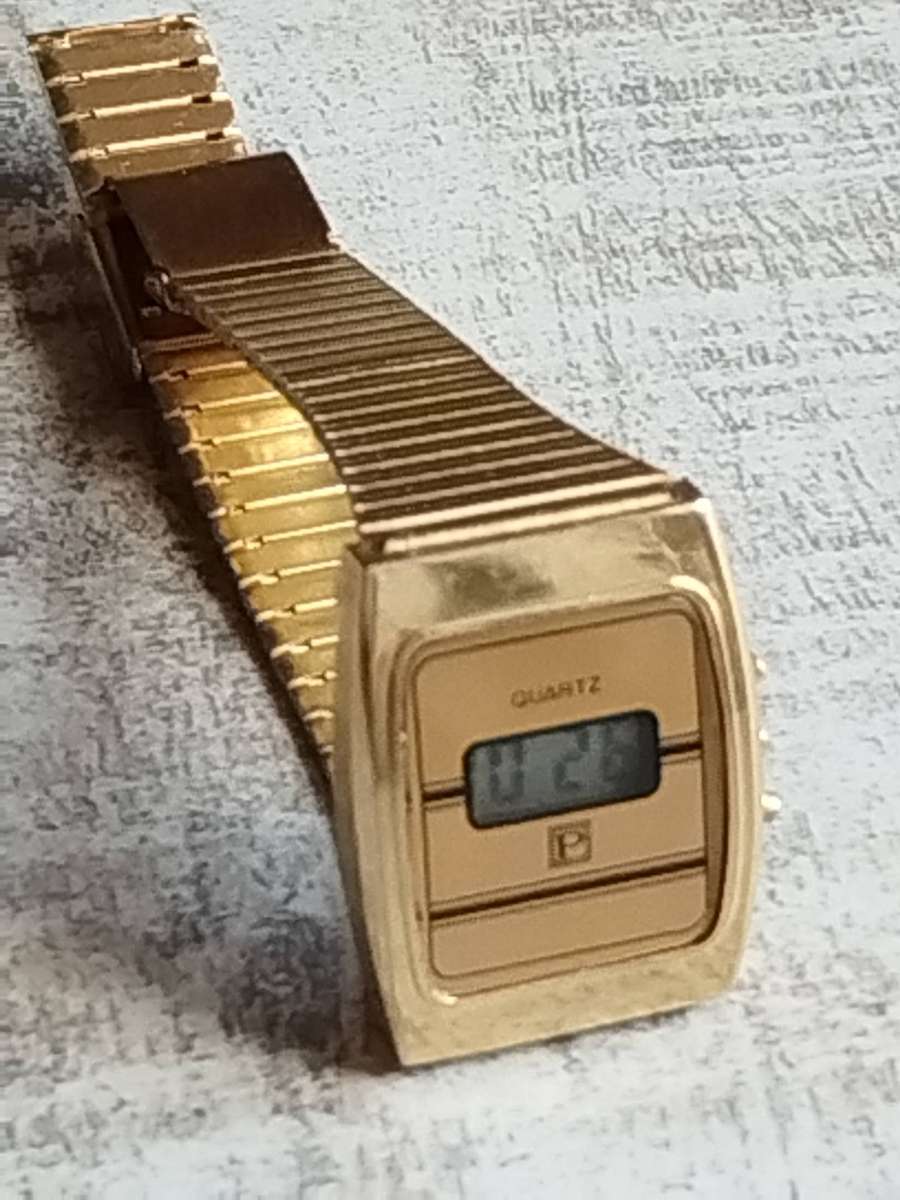 MENS VINTAGE DIGITAL WATCH WITH GOLD STAINLESS STEEL STRAP