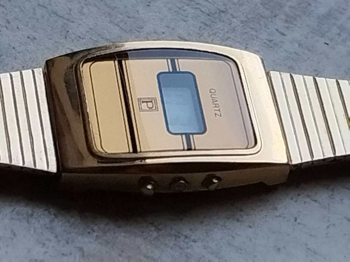 MENS VINTAGE DIGITAL WATCH WITH GOLD STAINLESS STEEL STRAP