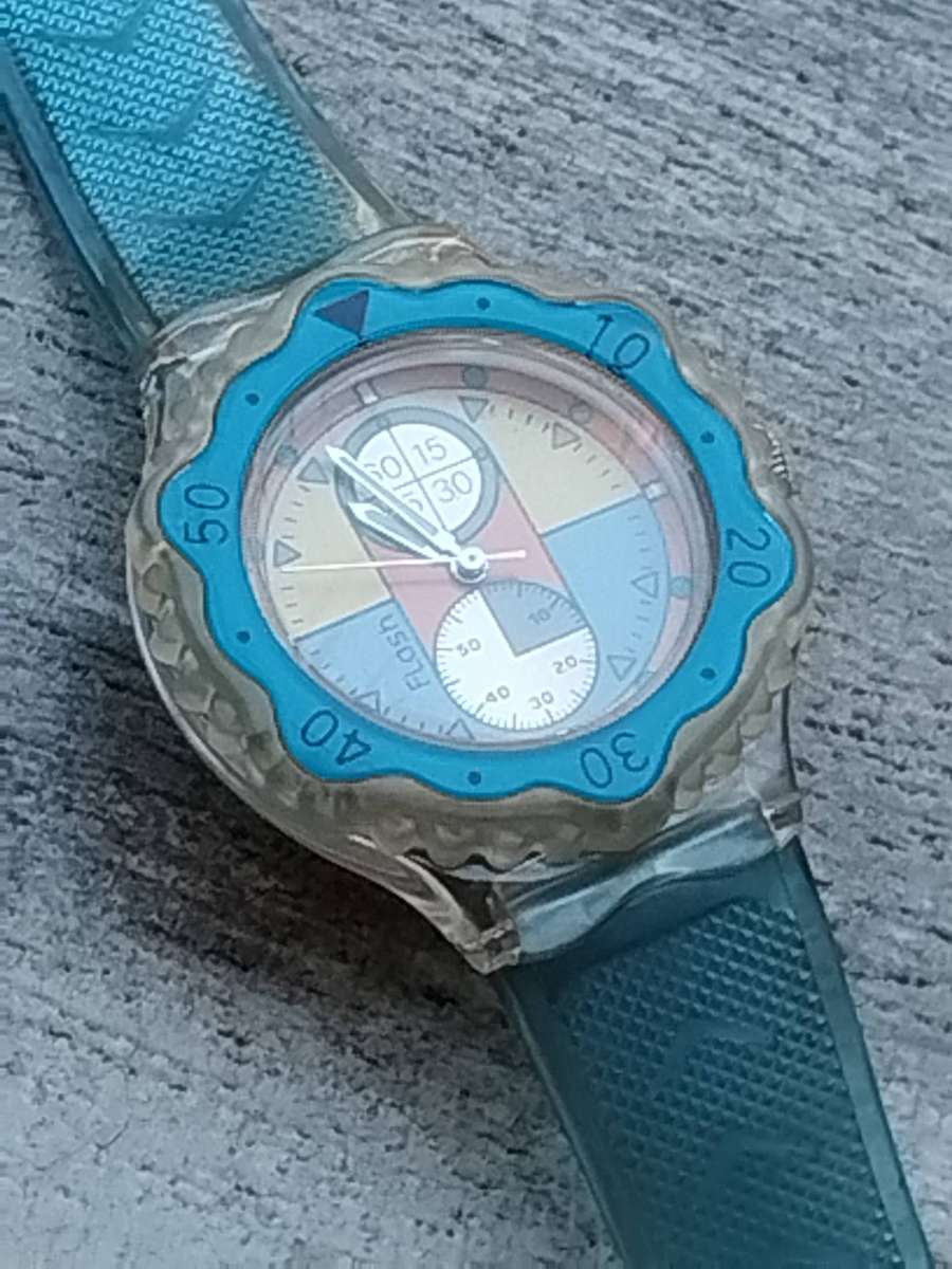 MENS FLASH SPORTS WATCH WITH ROTATING BEZEL AND SEE-THROUGH BACK IN EXCELLENT WORKING CONDITION