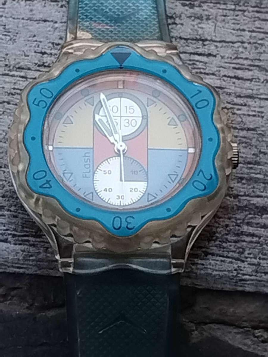 MENS FLASH SPORTS WATCH WITH ROTATING BEZEL AND SEE-THROUGH BACK IN EXCELLENT WORKING CONDITION